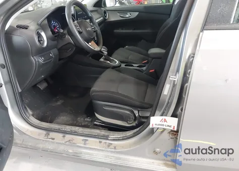 2023 Kia Forte Lxs z USA, uszkodzony, nr VIN 3KPF24AD1PE589297